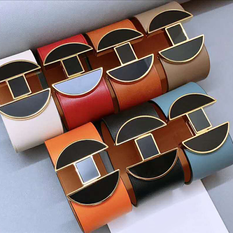 

Luxury qualit genuine leather with enamel white and black color for charm women bracelet have stamp PS5268A