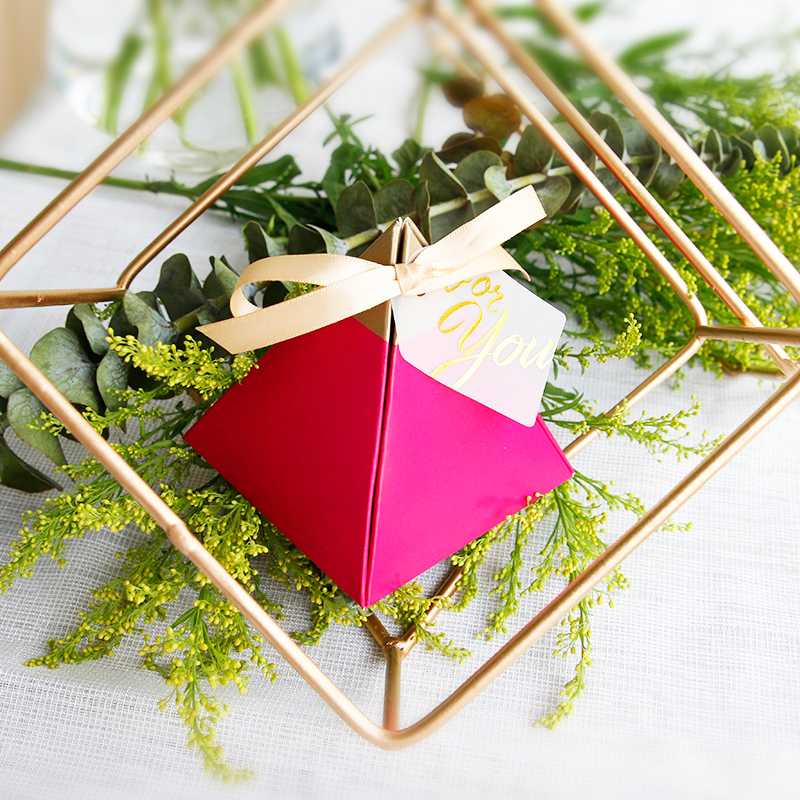 

20/30/50Pcs Rose Red Triangular Pyramid Candy Box Wedding Favors Paper Gift Boxes Chocolate Bags Packing Box Wedding Decoration