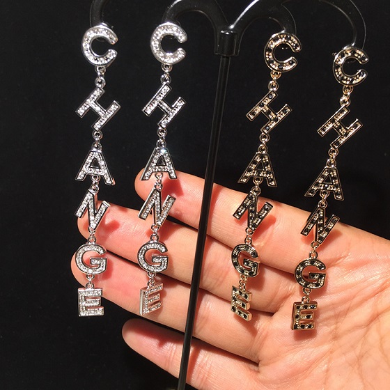 

Wholesale- trendy Popular fashion luxury designer exaggerated glittering diamond rhinestone letter long dangle stud earrings for women