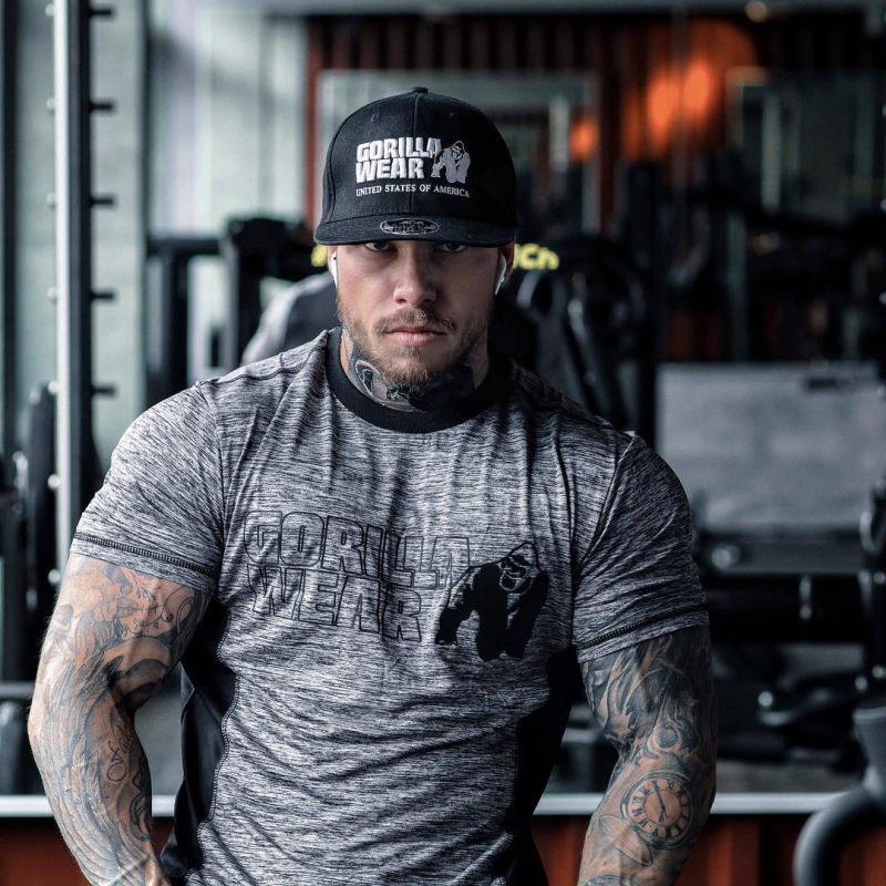 

Summer New Fashion Fitness Short-Sleeved T-Shirt Male Polyester Stretch Slim GORILLA WEAR Gyms Fitness Outdoor Sports T-Shirt