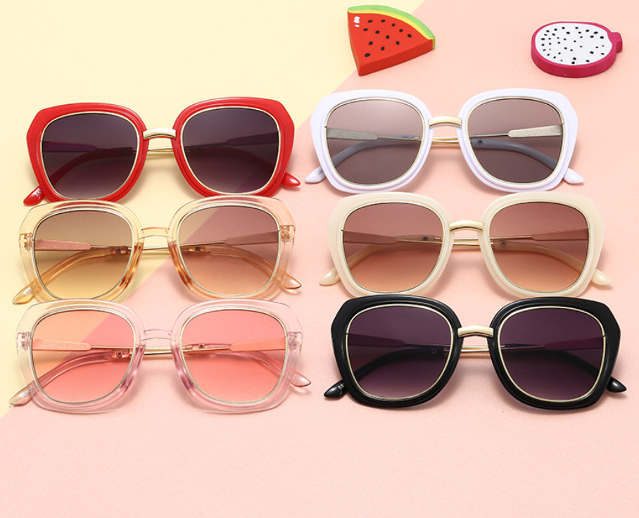 

INS Kids sunglasses fashion boys girls big Square frame sunglasses anti ultraviolet UV400 kids cool beach sunglasses A2075