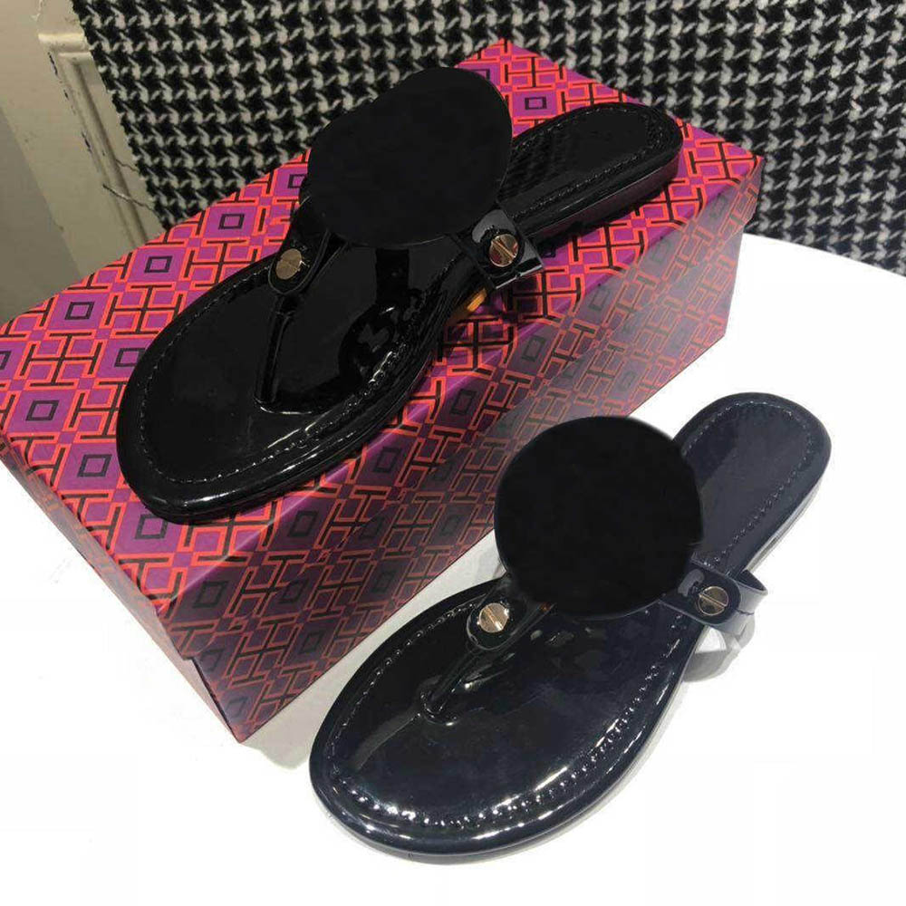 

Hot Sale-High quality designer  color hollow out flip flops suitable for wearing rubber sandals, wear - resistant slippers in summer indoo, Black