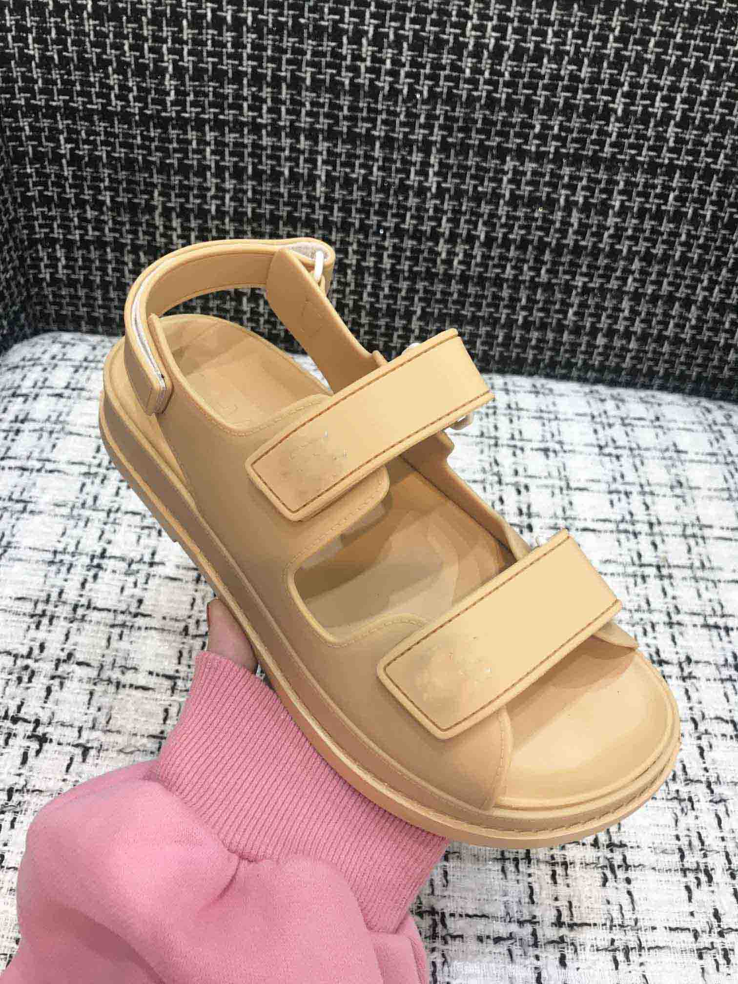 

2020 Super hot new sandals, luxury women's sandals, designer sandals, designer women's sandal, Velcro flat sandal,with box size:35-41, Colour4
