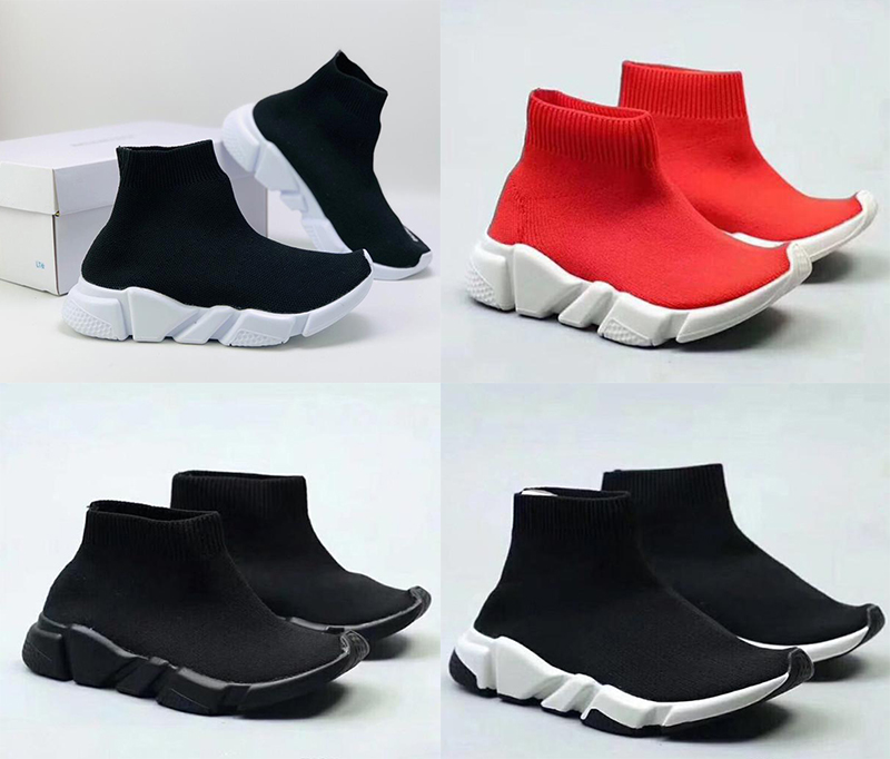 breit geschnittene fußballschuhe