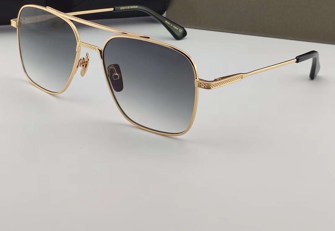 

Square Sunglasses Black Gold Brushed Frame With Grey Gradient Lens 57mm 111 Vintage Sunglasses Gafas de sol mens sunglasses with Box