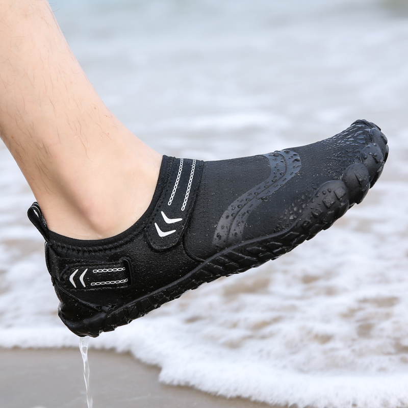 

2020 Quick Dry Five Finger Women Swimming Shoes Men Upstream Aqua Shoes Hiking Beach Water Women Lightweight Yoga Sneakers
