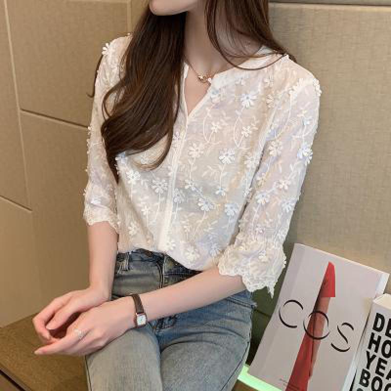

Elegant Floral Embroidered Cotton Shirts Woman V-neck Shirts White Tops Femme Blusas Plus Size -Xxl Blouses Cotton 2020
