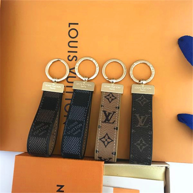 

Fashion brand designer Key Chain Gift men's and women's souvenir car bag accessory box, Silver