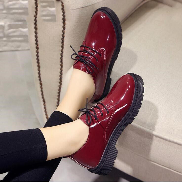 Chaussures de sport haut de gamme pour femmes Chaussures plates Chaussures plates Chaussures plates en cuir verni Slip-on Creeper noir