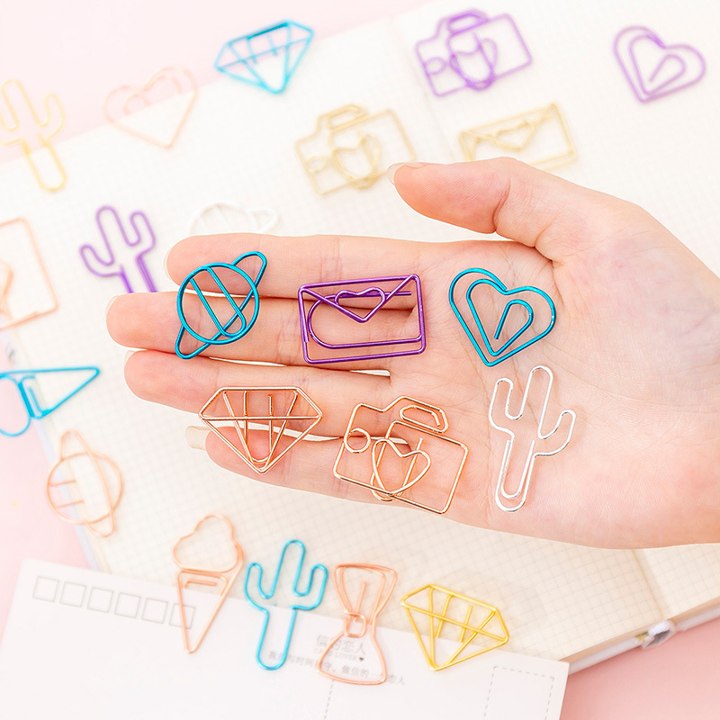 

10pcs Creative Hollow Paper Clip Set Gold Cute Bookmark Clip Color Paper Clip Office Supplies Student DIY Hand Account Accessory DBC BH3539