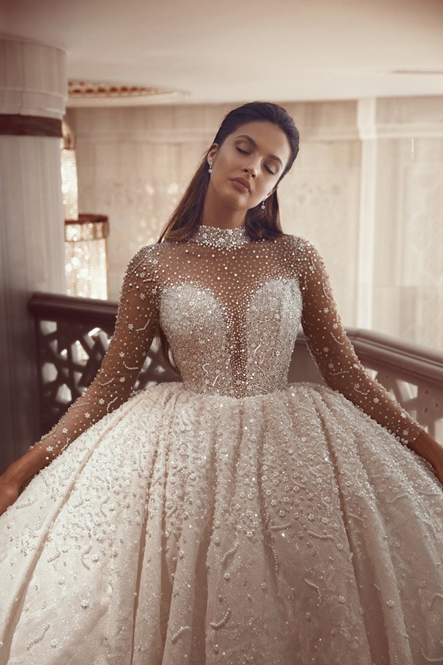

Ball Gown Plus Size Wedding Dresses Jewel Neck Long Sleeve Beads Satin A Line Wedding Dress Sweep Train Vestidos De Novia, Hunter