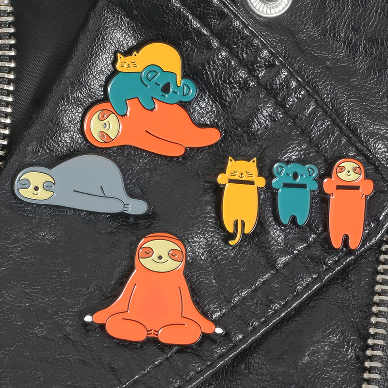 

Cartoon Animal Sloth Cute Small Funny Enamel Brooches Pins for Women Christmas Demin Shirt Decor Brooch Pin Metal Kawaii Badge, Gray
