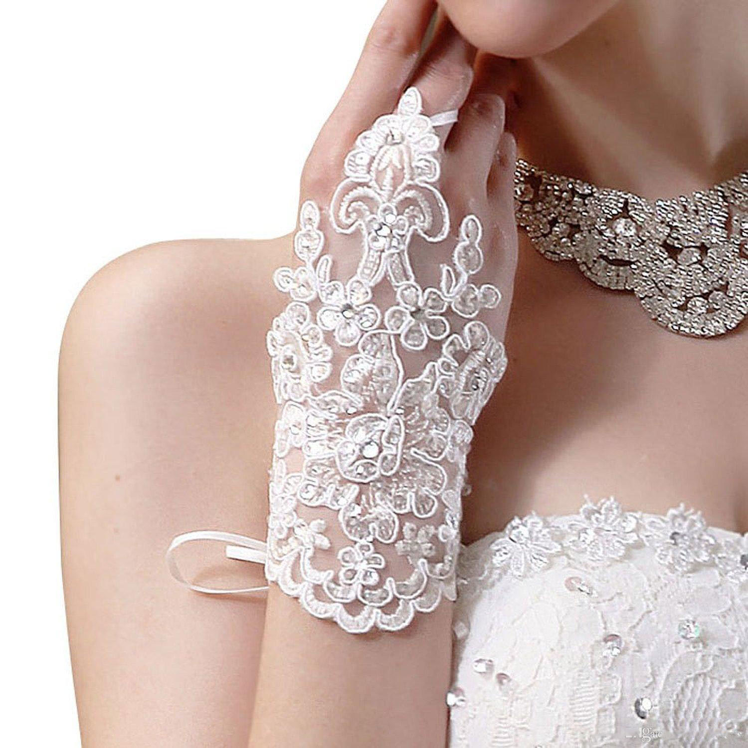 

2018 New Cheap Lace Fingerless Short Wedding Gloves With Sequins Beads For Bride Wedding Bridal Gloves In Stock Free Shipping, Ivory