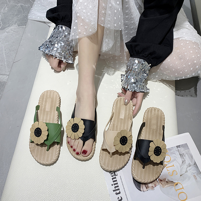 

Slippers female Xia Chaohuo 2020 new Korean version of the wild flat bottom wear fashion flowers beach sandals, Beige