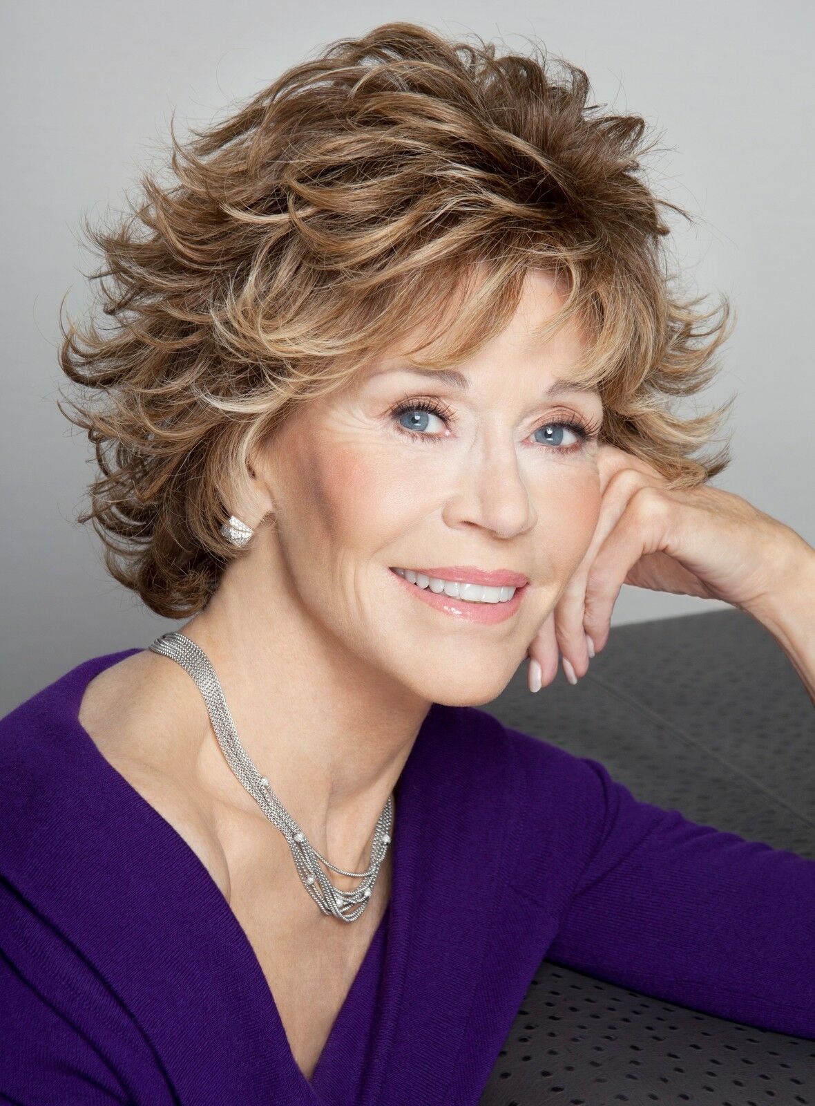 

Jane Fonda Short Wavy Layered Synthetic Hair Capless Wig, Black