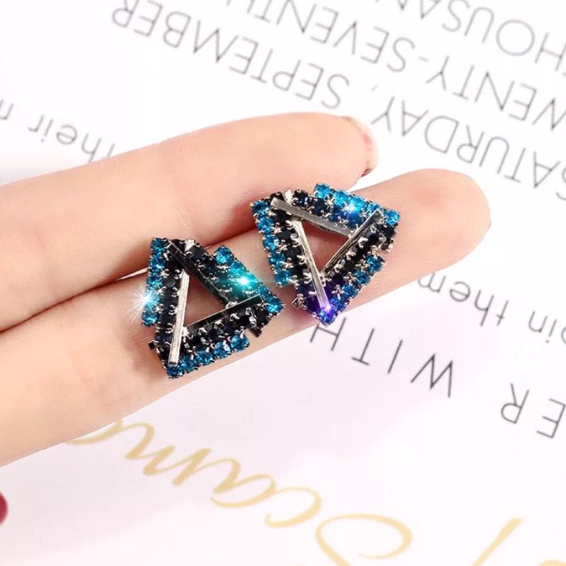 Triangle Cristal Individuel Femmes Stud avec strass S925 Épingles d'argent Rétro Boucles d'oreilles pour cheveux courts Femme Bijoux d'oreille