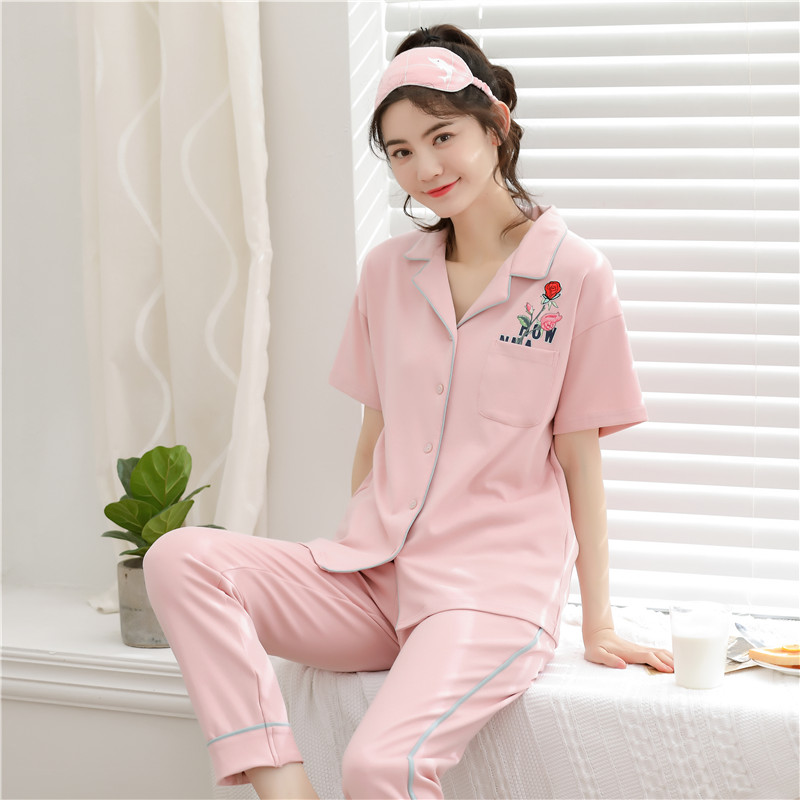 

leisure pajamas woman with short sleeves in summer