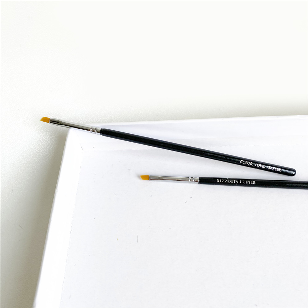 

ZE 312 Detail Liner Brush - Precise Angled eyeliner Makeup Brush for Gel or Cream eyeliner