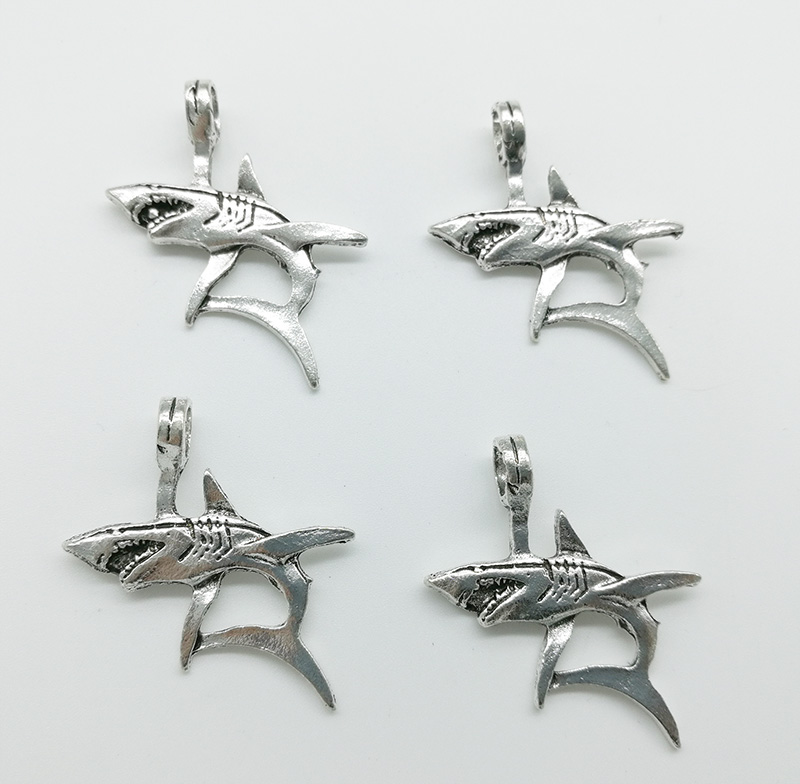 

20pcs/Lot Big Shark Animals Alloy Charm Pendant Retro Jewelry DIY Keychain Ancient Silver Pendant For Bracelet Earrings 36x33mm