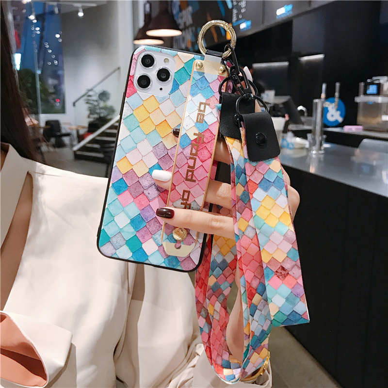 

Wrist Strap Phone Cases For iphone 12 Mini 11 Pro Max X Xs Xr Case Luxury Fish Scale Back Caver On SE 2 7 8 Plus