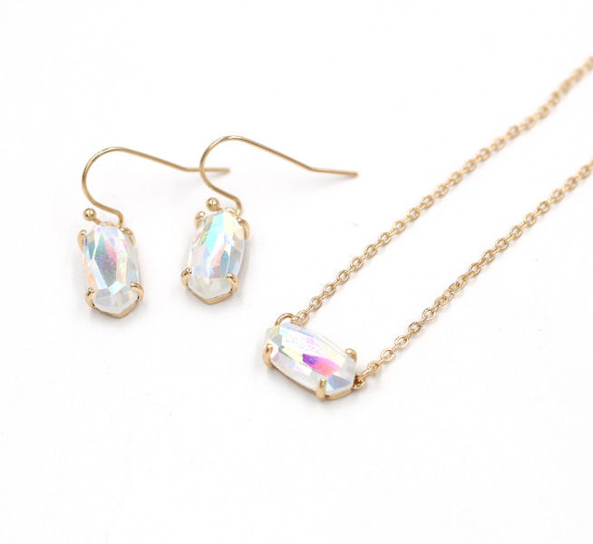 

Fashion Style Small Oval Faceted Dichroic Crystal Stone Necklace for Women