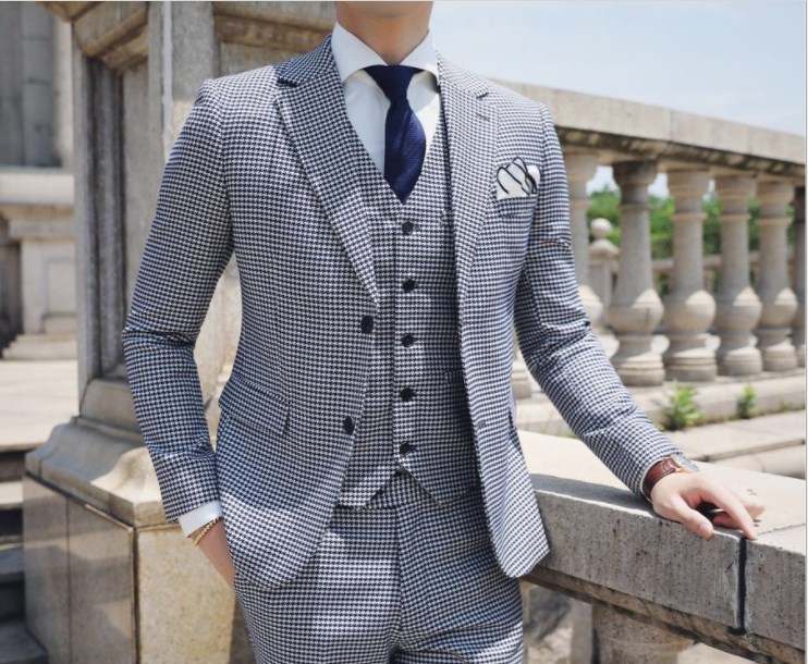 

Handsome Groomsmen Notch Lapel Groom Tuxedos Mens Wedding Dress Man Jacket Blazer Prom Dinner 3 Piece Suit(Jacket+Pants+Tie+Vest) B4004, Same as image
