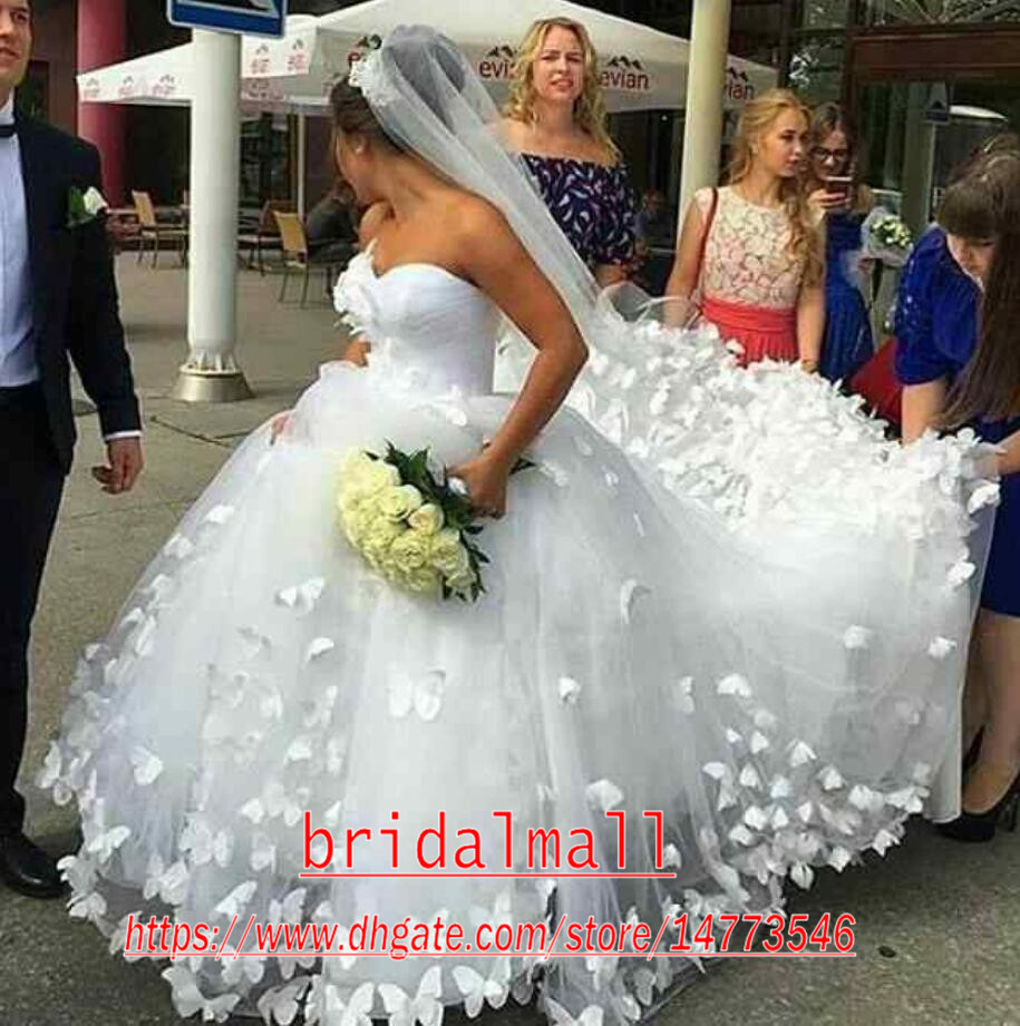 

2020 Elegant Ball Gown Wedding Dresses 3D Butterfly Princess Sweetheart Tulle Lace Bridal Dresses Plus Size Brides Wedding Gowns Court Train, White