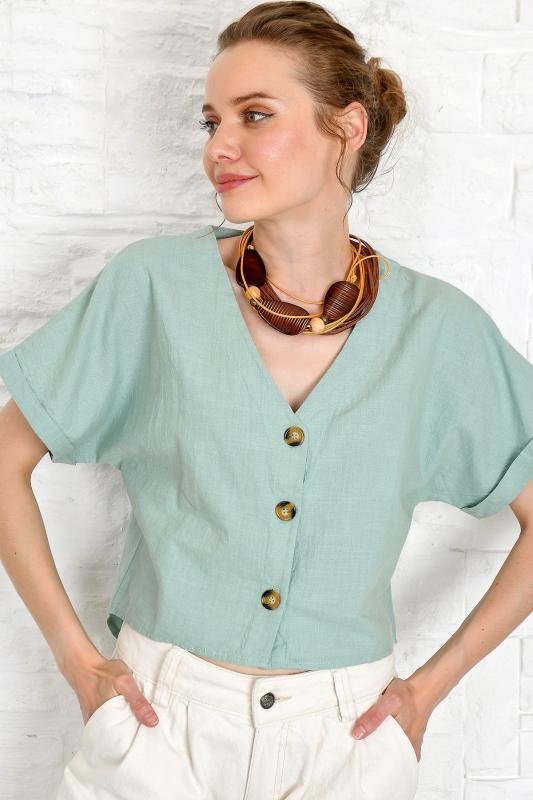 

Trend Alacati Style Women Cinnamon Front Button Detail V Neck Crop Woven Bluz ALC-X4188, Green almond yeşİlİ