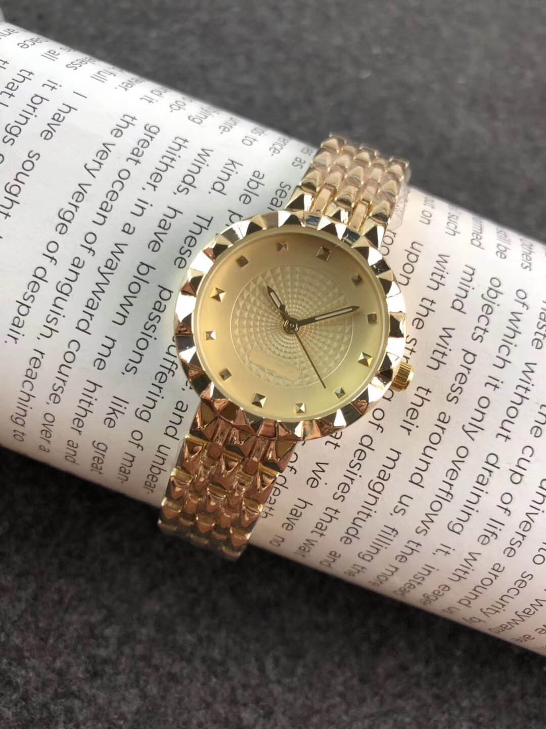 

2019New luxury designer automatic mens watches ladies fashion brand watch women automatic top quality gold black tag watches274x, 1 994