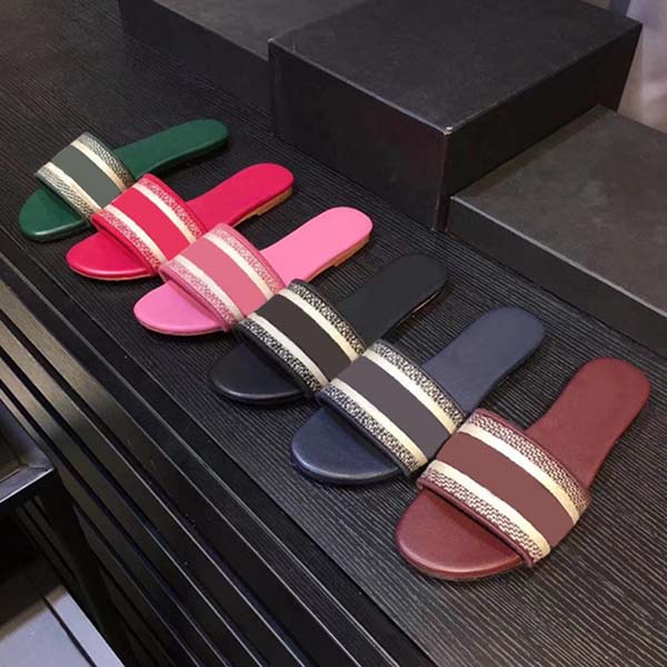 

High Quality2020 Classic Luxury designer beach slippers Embroidery letters Various colors Sandals Leather sole Princetown Sandals, Green