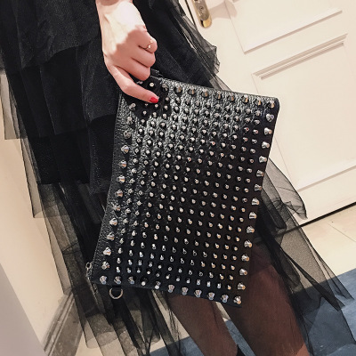 concepteur de la marque de sac de femmes de luxe, rivet sac d'embrayage de la personnalité de la mode, une grande capacité version coréenne de sa