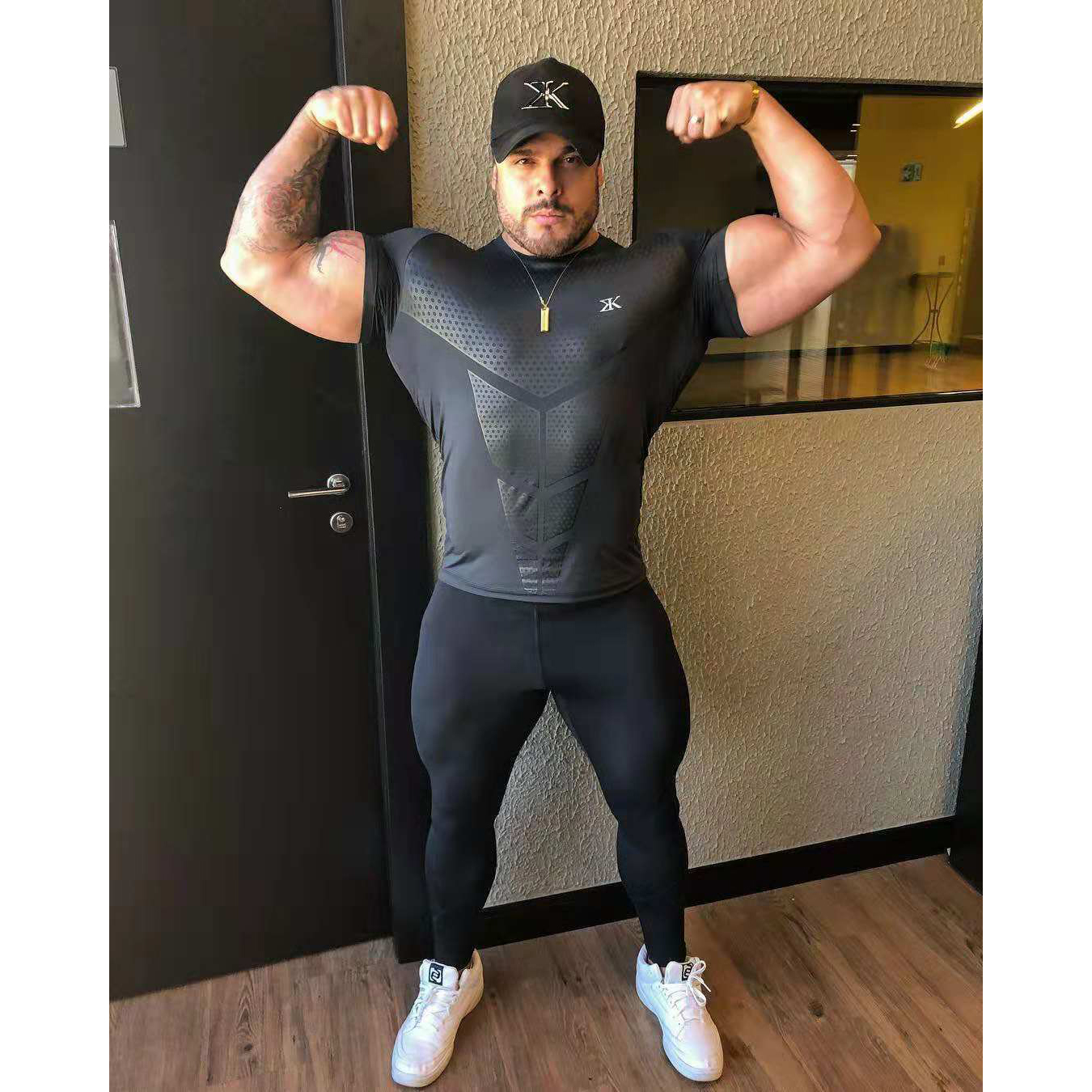 

Men Designer Sports Tshirt Short Sleeve Fashion Gym Muscle Tights Clothes High Elastic Training Quick-drying Fitness Tees Tops, Black 1