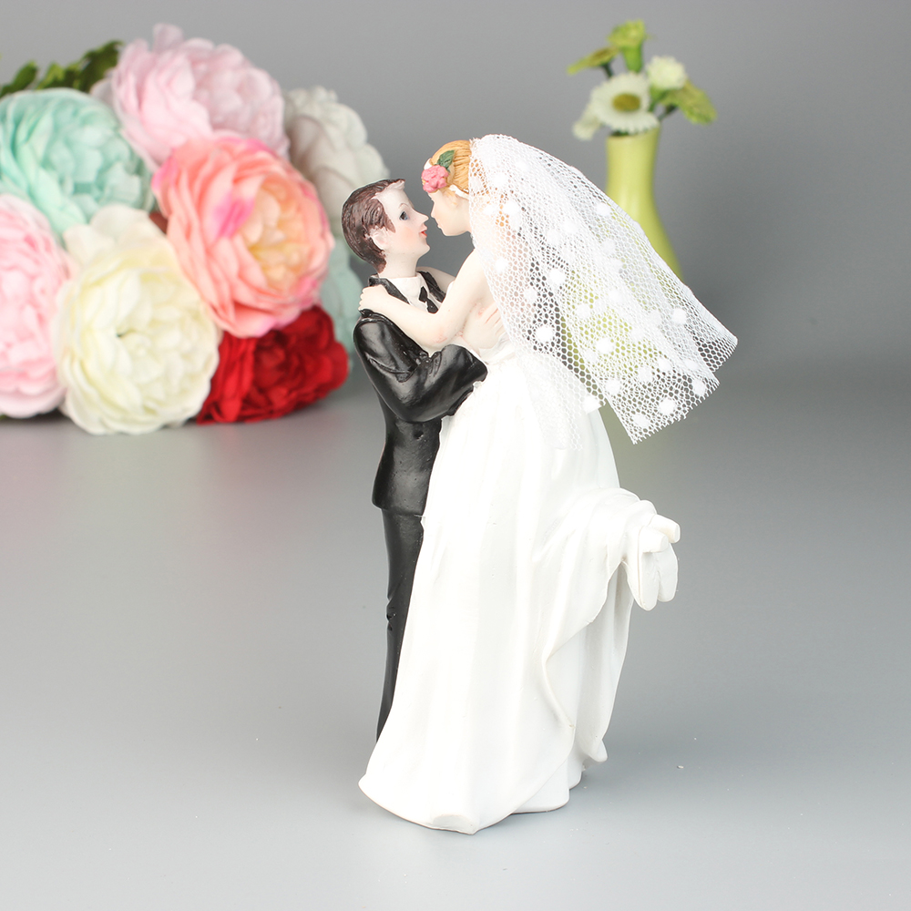 

Creative western-style resign doll bride and groom sweet couple cake topper wedding party decoration FEIS wedding house, Multi