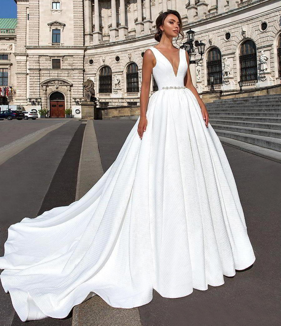 New Design Sexy V Neck Pure White A Line Wedding Dresses Crystal Beading Sash Sleeveless Backless Bridal Gowns Sweep Train
