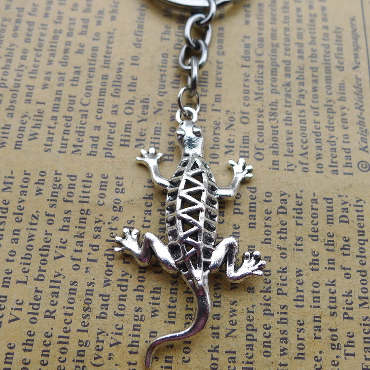 

Alloy Ancient Silver House Lizard Key Buckle Pendeloque Cut Ancient Silver Ornaments Parts