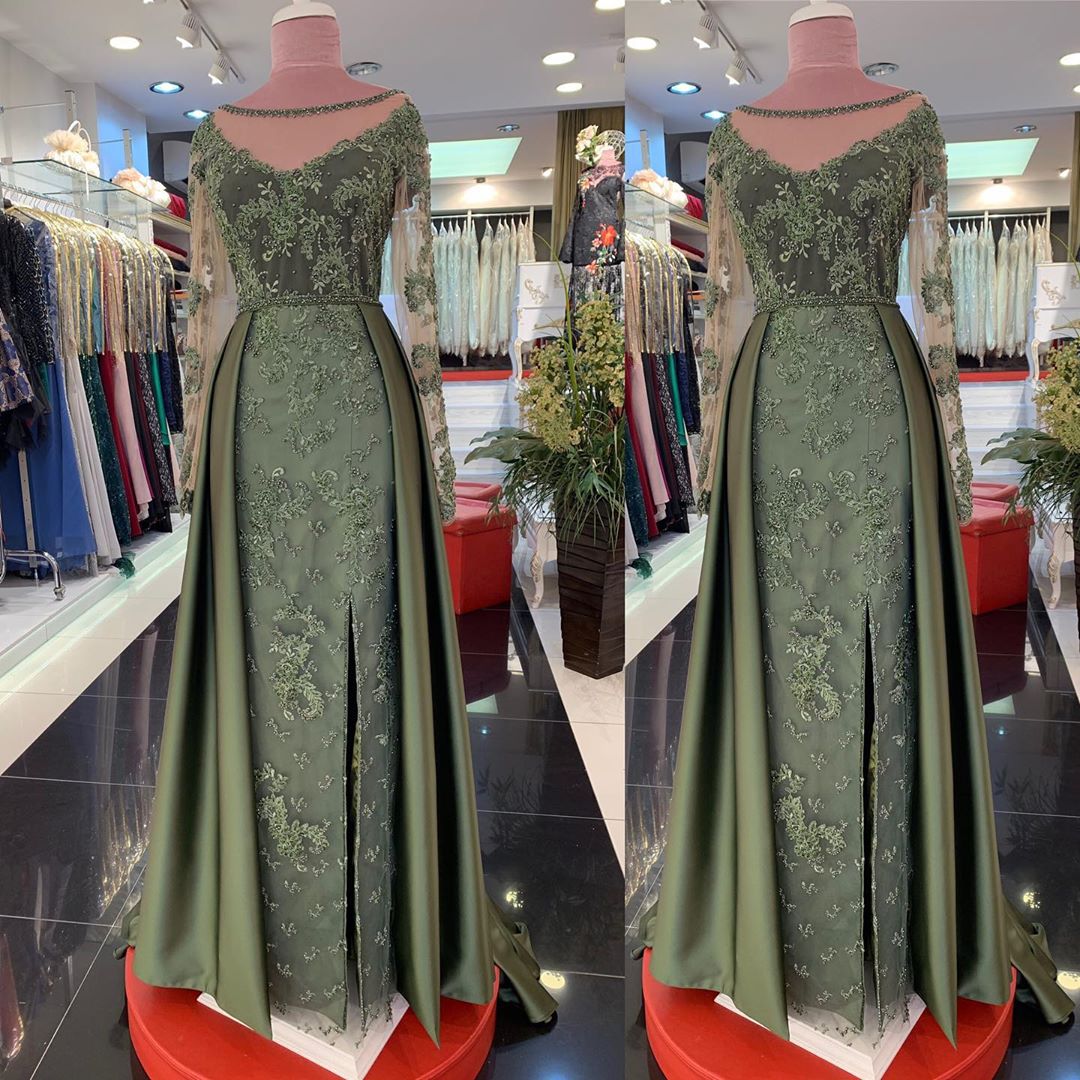 

2019 Arabic Luxurious Lace Mother Of Bride Dresses Sheer Neck Beaded Pearls Mother Of Groom Dresses Vintage Formal Party Evening Gowns ZJ429