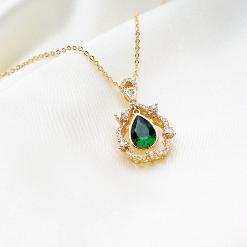 

Vintage Green Stone Cubic Zirconia Pendants Necklaces for Women Hollow Design Water Drop Pendant Jewelry Wedding Chain Necklace