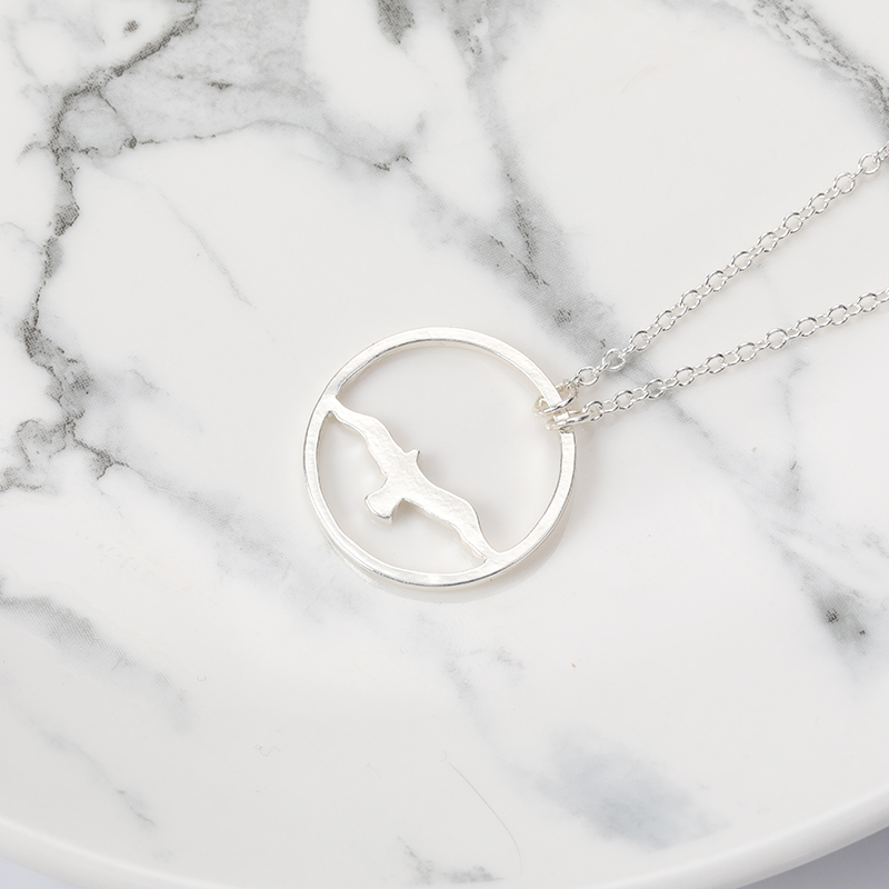 Collier avec pendentif oiseau volant abstrait, 5 pièces, aigle, hirondelle, mouette en cercle, bijoux à breloques, cadeau