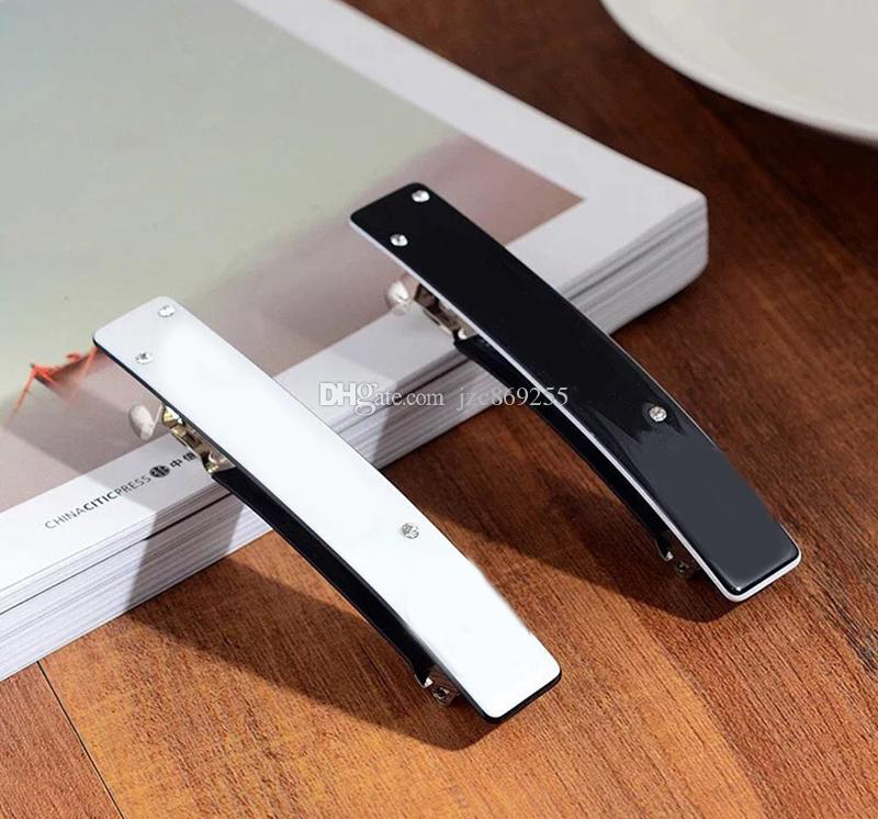 

Fashion black and white acrylic C hair clip letter hairpin side clip for Ladies collection Luxury design items hair ornament party gift, Golden;silver