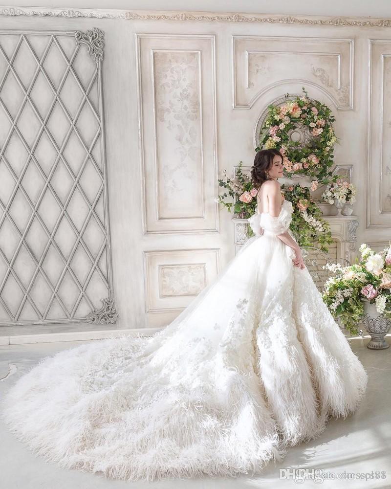 

2019 New Lace Ball Gown Wedding Dresses Monique Lhuillier Off Shoulder Backless Bridal Gowns Sweep Train Long Appliqued Dress For Bride WA01, Gold