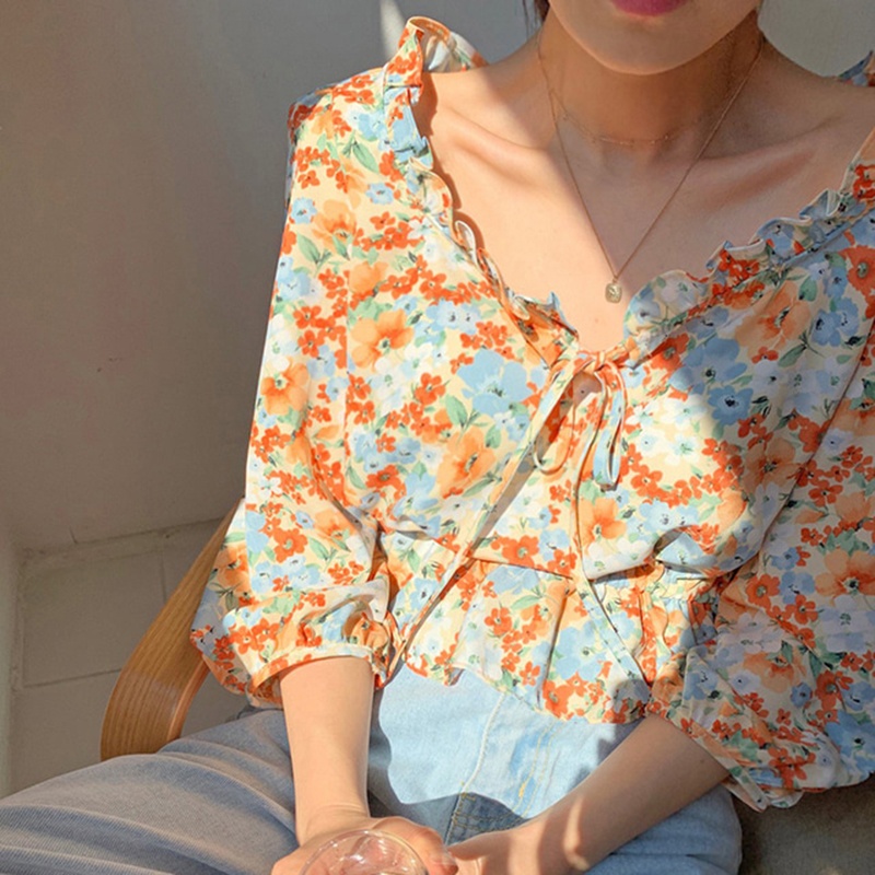 

ZCSMLL 2020 summer Korean chic age-reducing foreign eyes bright flowers small white V-neck lace-up waist short shirt