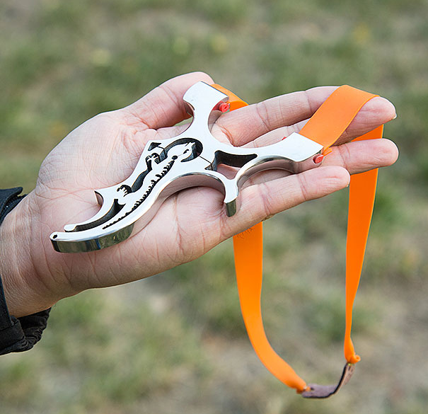 

Outdoor Stainless Steel Slingshot Hunting Catapult Archery Shooting Gecko Style Sling Shot with Flat Rubber Band Traditional Slingbow