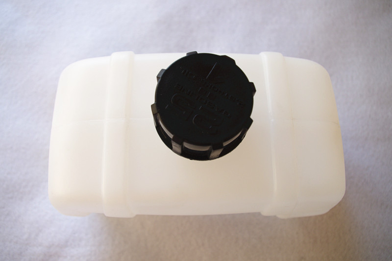 

Fuel tank & Cap assembly for Kawasaki TD40 CG400 CG415 2 cycle KAAZ Weedeater Trimmer brush cutter parts replacement