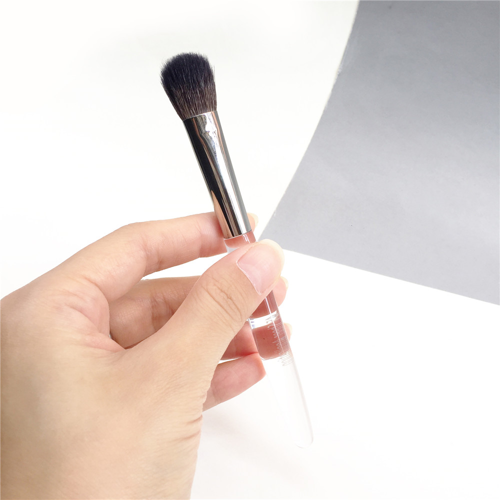 

TRISH MCEVOY Brush 45 Sheer Application Eye/Cheek Brush - A++ Goat Hair All-over Shadow Detailed Cheek Brush for Powders