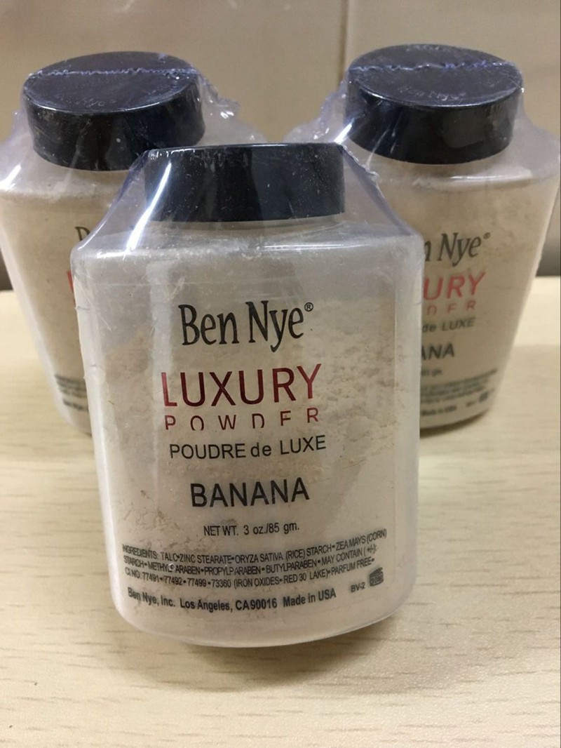 

Ben Nye Luxury Powder 3oz 85g makeup Face Loose Powder Waterproof Nutritious Banana Brighten Long-lasting foundation, Light yellow