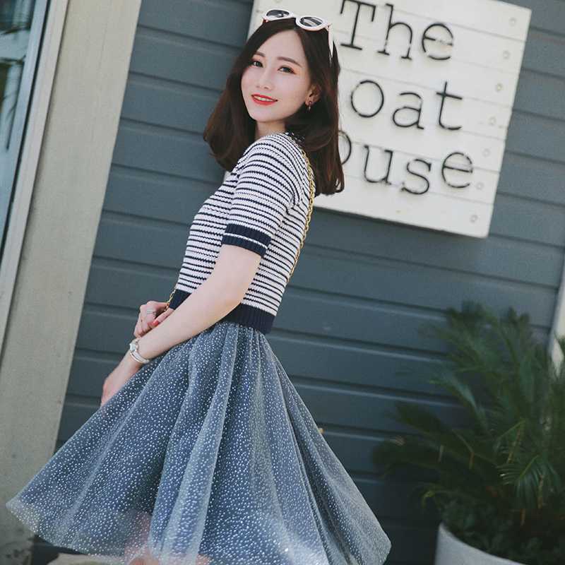

counter light Chen Xiaoying celebrity temperament high waist sweet dark blue yarn half skirt puffy skirt, As pic