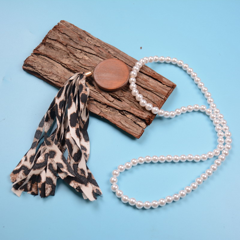 

Rainbery Personalized Blank Wooden Disc Pearl Necklace Leopard And Snakeskin Tassel Necklace JN1184