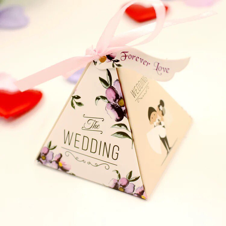 

Creative Promotional Exquisite Triangular sweet Camellia rose Flower Wedding Favors Candy Boxes Chocolate Gifts Box+Ribbon+Tag