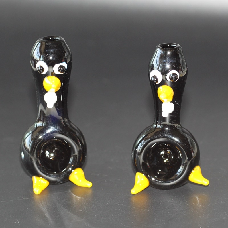 

Cute Duck Tobacco Glass Pipe Smoking Accessories bubblers Pipes for Smoking Colored Glass bowl Spoon Pipe Heady Animal Hand Pipe 3.5 inch