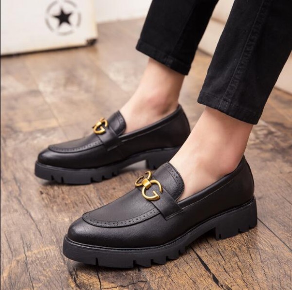 

High quality Mens Designer Dress Shoes Casual Shoes Matt Patent Leather Round Toes Slip-on Spikes Flat Business Sneakers Black Brown b43